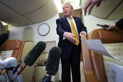トランプ政権、米紙記者に召喚状