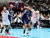 日本代表、ＰＳＧに敗れる