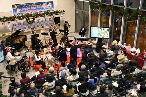 宇都宮共和大で開かれた「まちなかクリスマスコンサート」