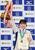 　女子個人で初優勝を果たし、トロフィーを掲げる田中沙季＝ナースパワーアリーナ