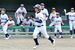 石井学童（宇都宮）－足利メッツ（足利）１回戦　足利メッツ２回無死一塁、金井が左中間を破る２点本塁打を放ち、大喜びのベンチの前を本塁へ向かう＝システム興産スタジアム