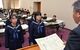 スクラップ作品コンクールで下野会賞に選ばれた吉田さん（手前左）と向山さん（同右）＝25日午後、宇都宮市文化会館