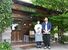 2代目の閏米雄一さん(右)と妻みどりさん
