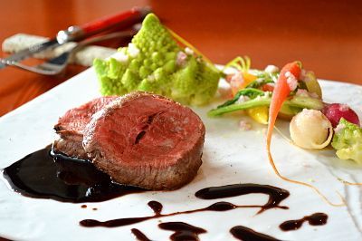 牛ヒレ肉のポワレ　バルサミコソース