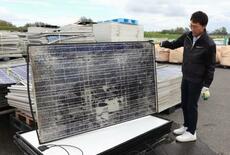 【太陽光パネル】大量廃棄、環境悪化恐れ