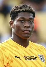 GK鈴木彩が左手骨折