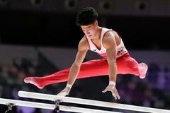 世界体操、角皆が平行棒「銀」
