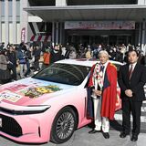 栃木トヨタ、「いちごクラウン」新調 車体に県産品種がずらり、PRを全力後押し