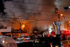 五稜郭近くの繁華街で火災