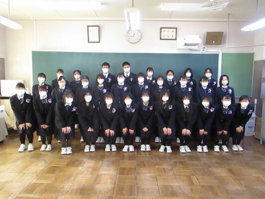 介護福祉士国家試験に合格した佐野松桜高介護福祉科の生徒（同校提供）