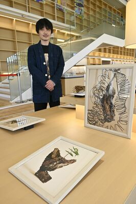 モナカで写真展を開いている国府田さん