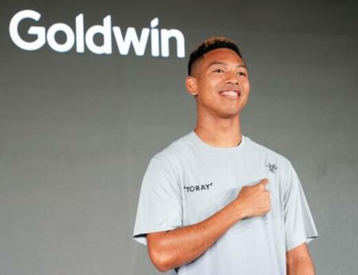 　スポーツ用品大手ゴールドウインとの契約を発表した陸上男子短距離のサニブラウン・ハキーム＝１９日、東京都内