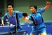 16歳で初の世界選手権に挑んだ平野さん（右）。混合ダブルスに出場した＝2001年４月30日、大阪市