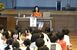 児童の質問に答える田中さん