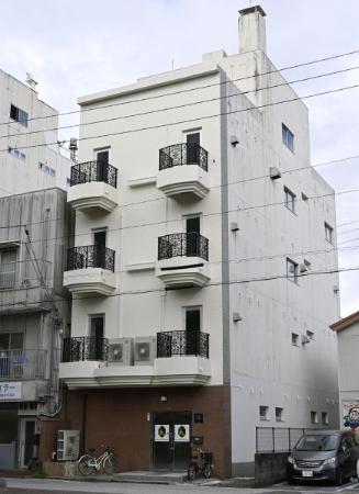 　高知市で新たに開設された５階建てビルのモスク＝７月
