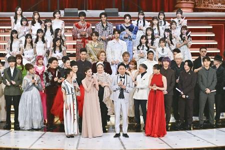 　第76回ＮＨＫ紅白歌合戦のオープニング＝2025年12月31日、東京・渋谷のＮＨＫホール