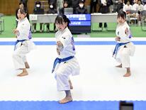 ２年生３人で磨いた乱れぬ形、それでも悔しさ　女子形団体で宇商、４年ぶり…