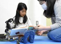 セラピー犬が“聞き役”に 小学生ら、お気に入りの1冊を読み聞かせ 栃木…