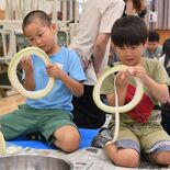 かんぴょうむきにチャレンジ　下野・石橋小の３年生、昔ながらの手カンナで
