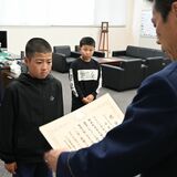 「自分ができることをした」　小学生兄弟らに小山署が感謝状　野木で迷子の男児を保護