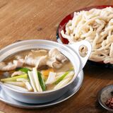 絶妙に絡み合うとん汁とうどん　味噌とん汁うどん　とん汁うどん だっぺ（宇都宮）