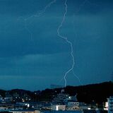宇都宮で稲妻...　栃木県内19日夜遅くにかけて落雷や激しい雨警戒　20日午後も大気不安定