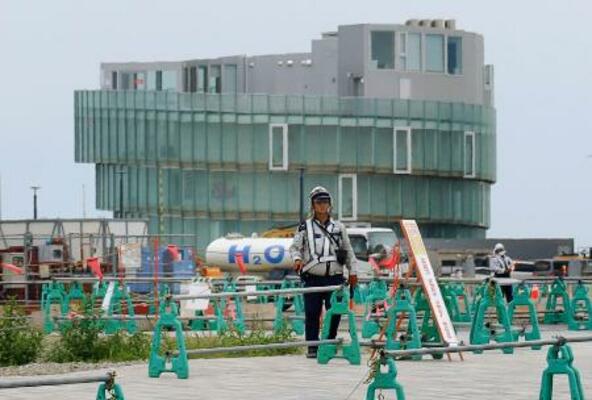 大阪・関西万博のパビリオンで、解体作業が遅れているチェコ館=17日、大阪市此花区の夢洲