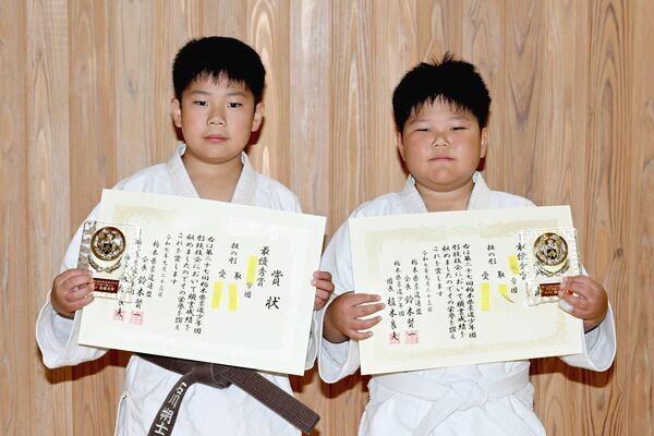 形演武最優秀の石川凱（右）・石川朔（芳賀）