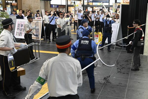 東武日光駅で行われた不審者対応訓練