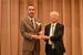 浅島名誉教授（右）からトロフィーを受け取る島野部長＝８日午後、東京都千代田区