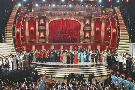 　第76回ＮＨＫ紅白歌合戦のフィナーレ＝25年12月31日、東京・渋谷のＮＨＫホール