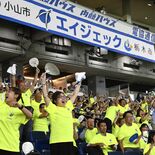 逆転劇に6000人が歓喜　都市対抗野球、エイジェック応援席　県勢74年…