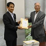 給食費無償化や保護者負担軽減へ支援を　「考える会」が署名6335筆分を…