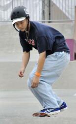 スケボー、松本雪聖が予選首位