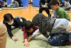 鹿沼昔話かるたで熱戦