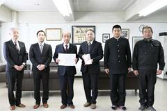 栃木工業高へテントを寄付