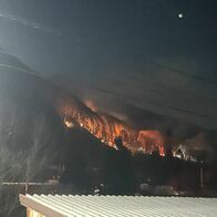 日光の山林火災が鎮火　送電線断線も