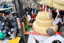 巨大鏡餅　高根沢の安住神社