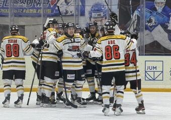 栃木日光アイスバックスが延長戦制す　FW鈴木健斗が劇的弾、PO準決勝第2戦　指揮官「選手に覚悟感じる」