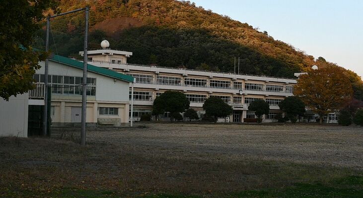 売却に向けた優先交渉権者が決まった旧足利高=7日午後4時20分、足利市本城1丁目