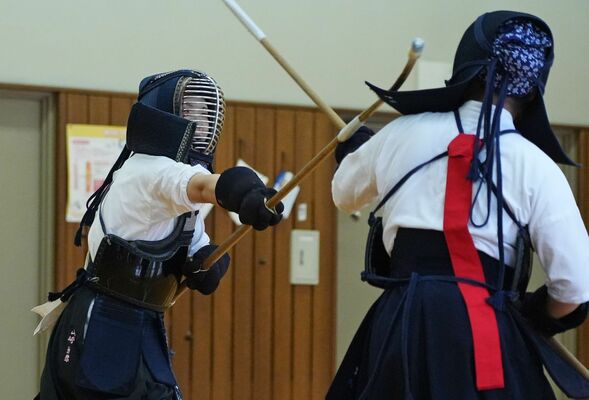 個人試合リーグ戦　国学栃木の山崎が面を狙う＝国学栃木高道場