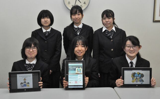 郷土の民話絵本の製作に取り組んでいる佐野高２年生６人グループ