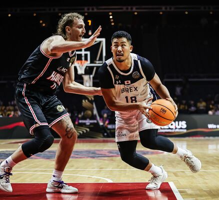 ５位決定戦　ゴールにアタックするブレックスの鵤＝シンガポールインドアスタジアム（ＦＩＢＡ提供）