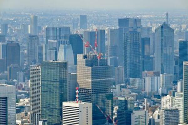 　東京都心部の高層ビル群＝１６日午後（共同通信社ヘリから）