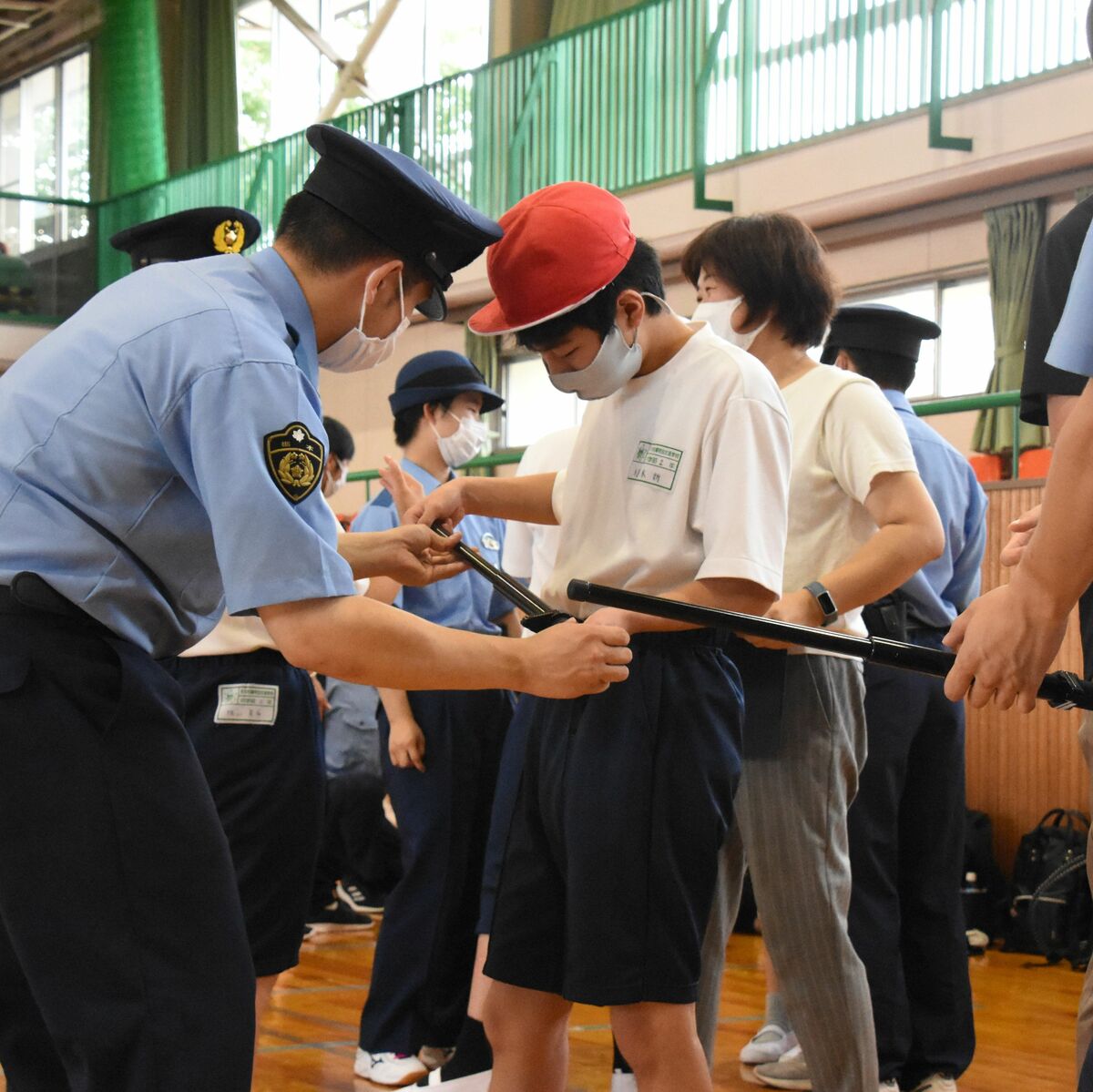 警察官に「憧れのまなざし」 宇都宮大付特別支援学校と交流 県警察学校