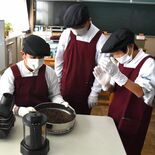 イチゴのように愛されるコーヒーへ　真岡東中特別支援学級の生徒が焙煎　1…