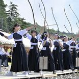 日光・中禅寺湖畔で「扇の的弓道大会」　1800人が腕前を披露　与一のよ…