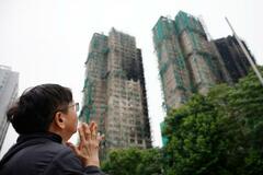 香港火災１カ月、市民が追悼