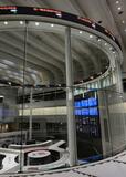 東証、午前終値は6万4654円