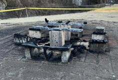 大谷景観公園のベンチなど焼く